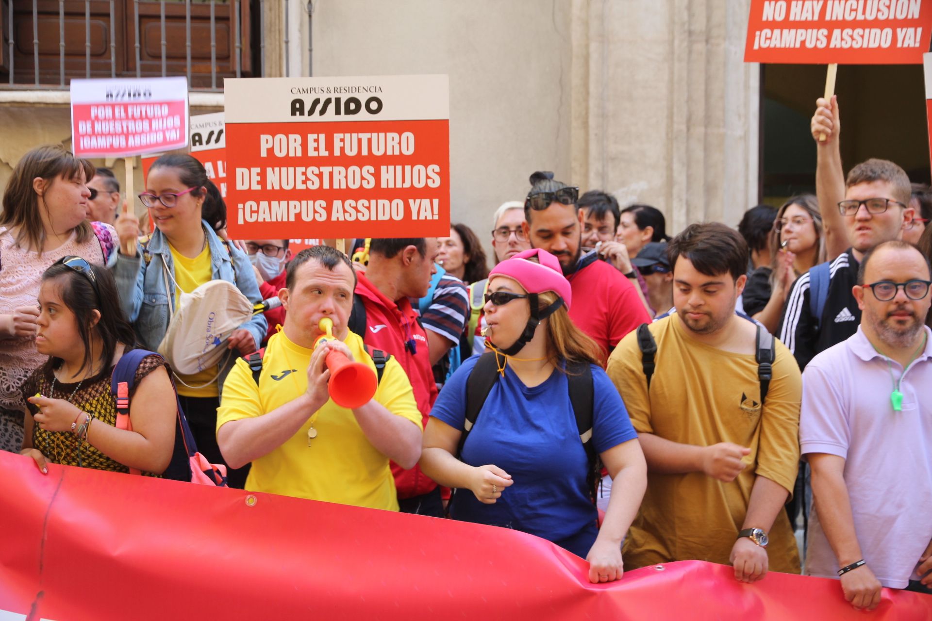 Concentración de Assido en Murcia ante la CHS