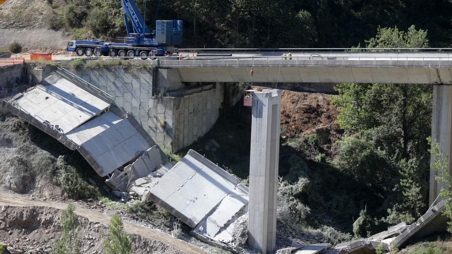 Arrancan las obras para el desmontaje de las pilas del viaducto de O Castro, con un plazo de un mes