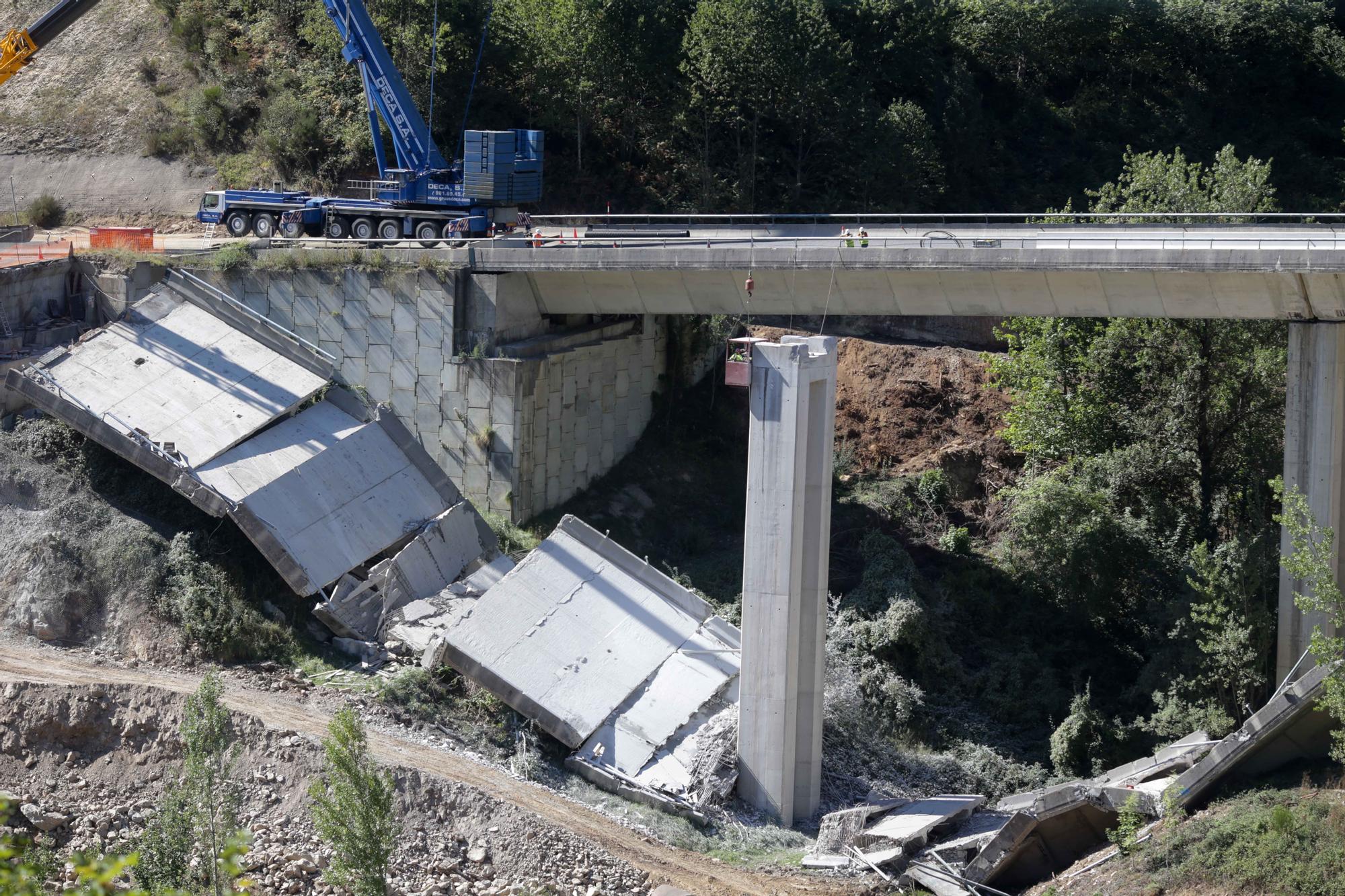 Arrancan las obras para el desmontaje de las pilas del viaducto de O Castro