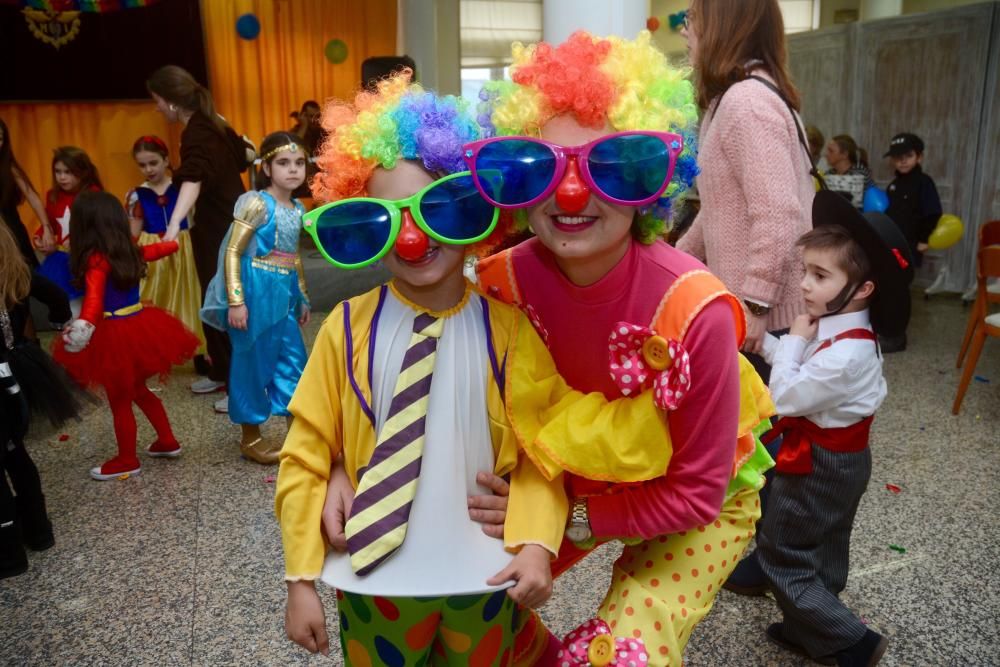 Fiesta infantil de disfraces en el Casino Mercantil.