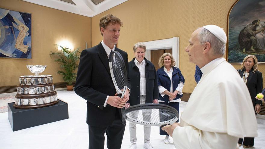 El papa León XIV recibe al tenista Jannik Sinner en El Vaticano