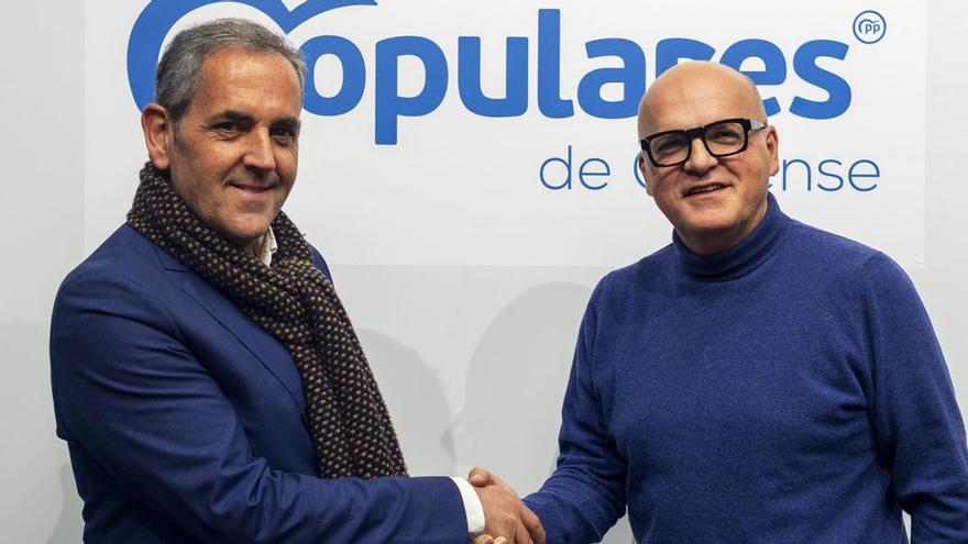 Lino González y Manuel Baltar, en el momento de la presentación del candidato.   | // FDV