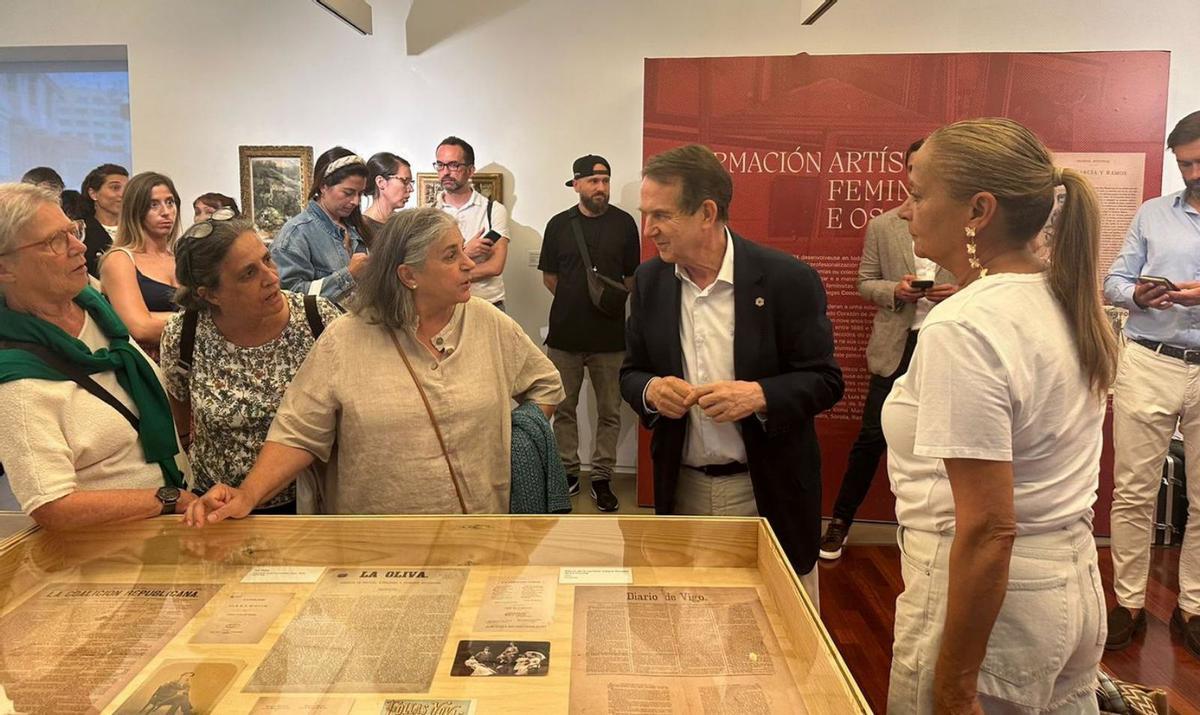 Asistentes a las visitas guiadas del Museo MARCO, ayer por la tarde.   | // J. LORES