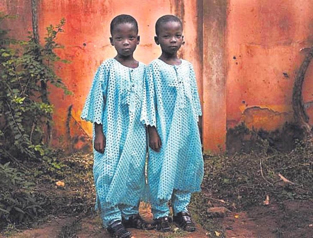 Hermanos retratados en Togo.