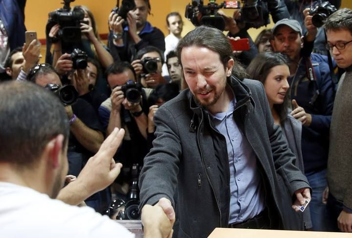 Pablo Iglesias vota en Madrid