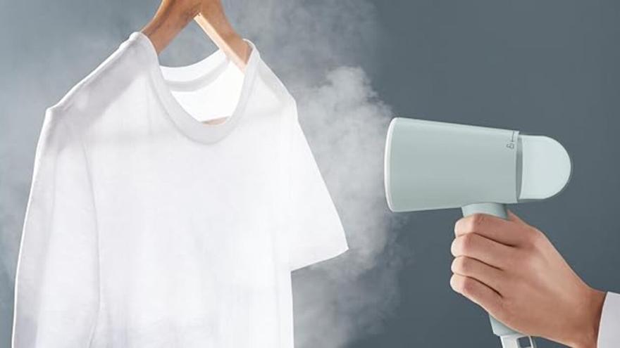 Deja tus camisas listas en un minuto con este cepillo de vapor, con un descuento del 28 %,  (y más chollos)