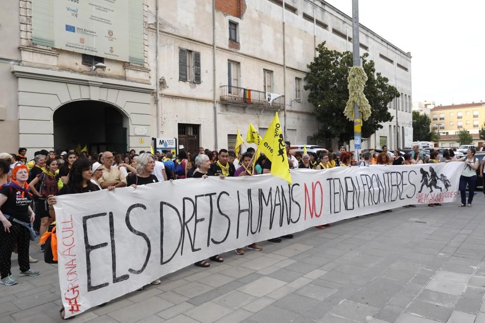 Caravana Obrim Fronteres a Salt