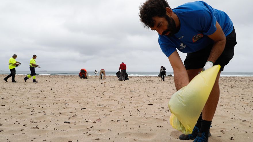 Xagó, epicentro del voluntariado ambiental para regenerar su sistema dunar