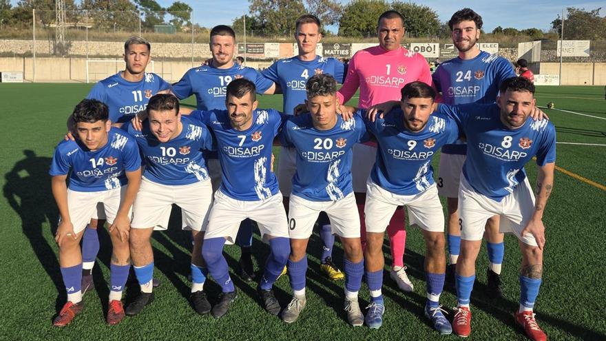 La UD Portuarios Disarp, en una imagen de un partido de liga fuera de casa