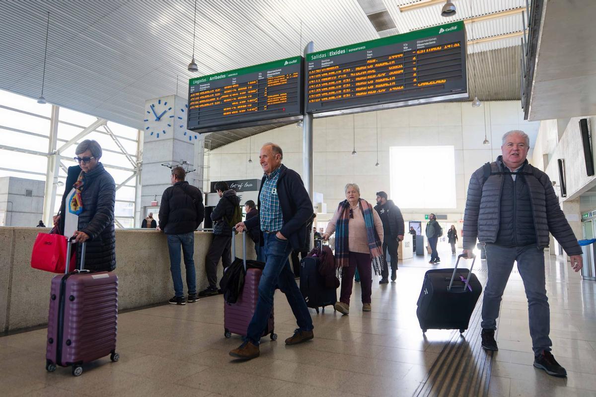 Lluvia de cancelaciones y retrasos generalizados en los trenes de Castellón por la huelga de maquinistas