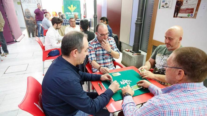 Las mesas de juego de la final, disputada en la plaza de abastos.