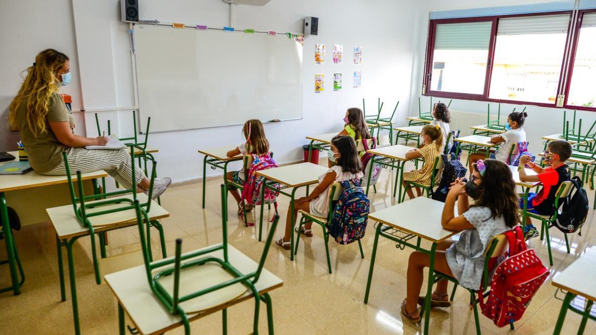 Día de inicio del actual curso escolar en un colegio de Cartagena.