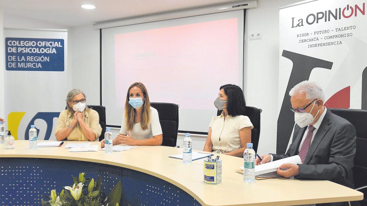 De izq a dcha: Delia Topham, Esther Nevado, Pilar Martín y Arturo Andreu.