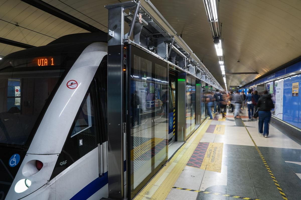 Las nuevas puertas de los andenes en la línea 6 de Metro Madrid.
