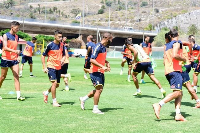 Entrenamiento de la UD Las Palmas en Barranco ...