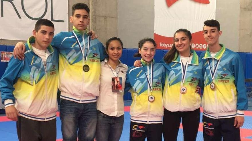 La expedición del Club Zamorano Taekwondo Ternera de Aliste que acudió a Tenerife.