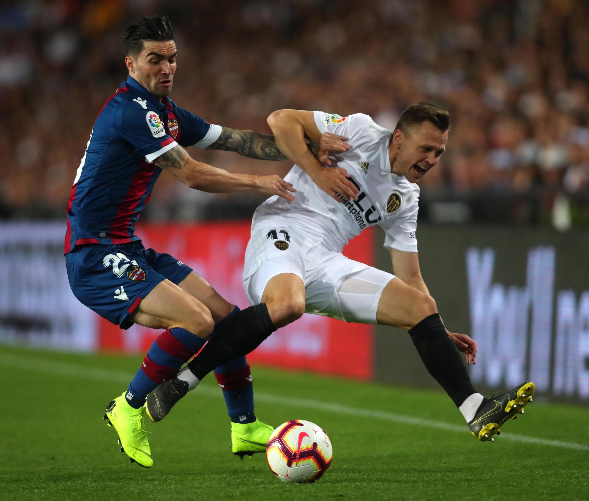 Album de fotos histórico del derbi entre el Valencia y el Levante