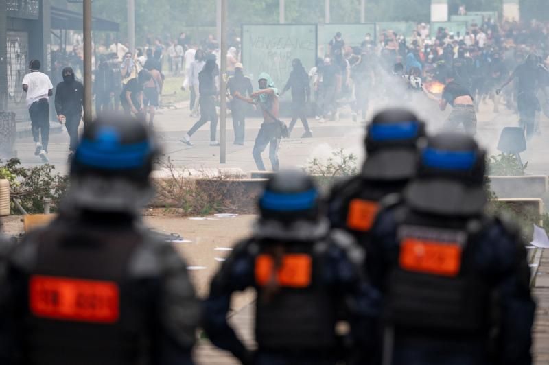 Protestas violentas en Nanterre, Francia, tras matar la policía a un joven de 17 años