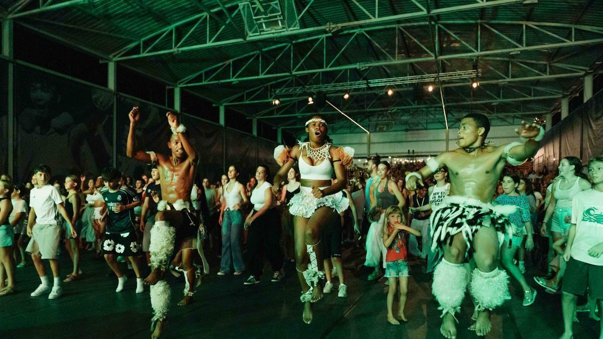 L'actuació de la companyia de Sud-àfrica Real African Warriors al festival Ésdansa, a les Preses.