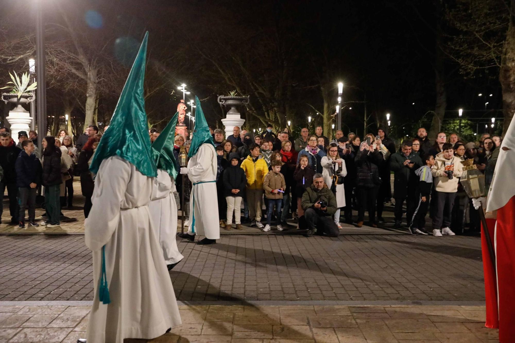 EN IMÁGENES: Avilés se llena en honor a Jesús de Medinacelli: así ha sido la procesión del Lunes Santo