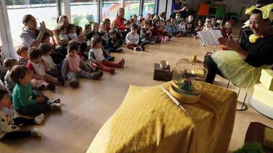 Escolares y profesores de El Quirinal, ayer, durante la actividad.