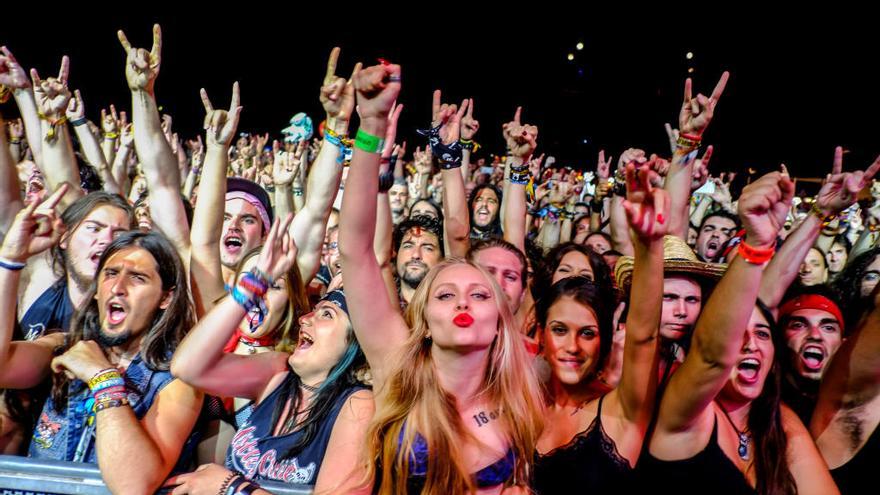 El festival Leyendas del Rock atrae a más de 15.000 asistentes cada día a Villena.
