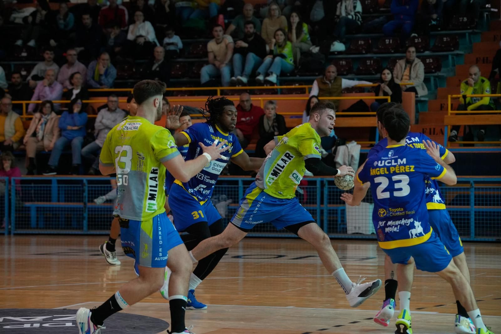 GALERÍA | Las mejores imágenes del Balonmano Zamora - BM Caserío