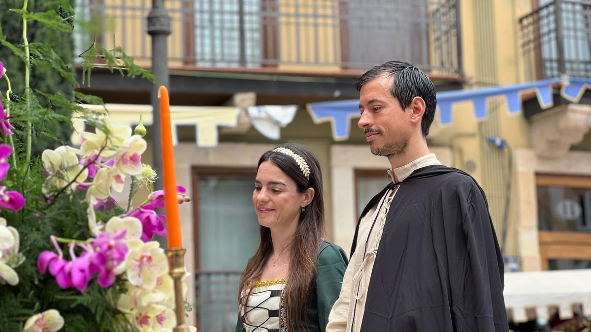 Paula Liliana Reggiani y Pablo Alejandro Ribera durante la ceremonia medieval.