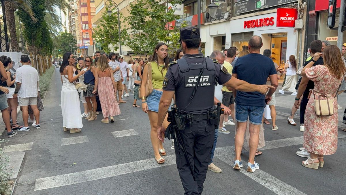 La Policía Local en la avenida Federico Soto de Alicante.