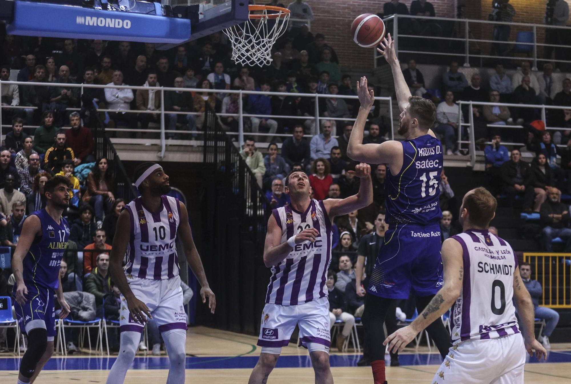 En imágenes: El Alimerka Oviedo Baloncesto despide el 2023 con una victoria espectacular ante Valladolid (66-83)