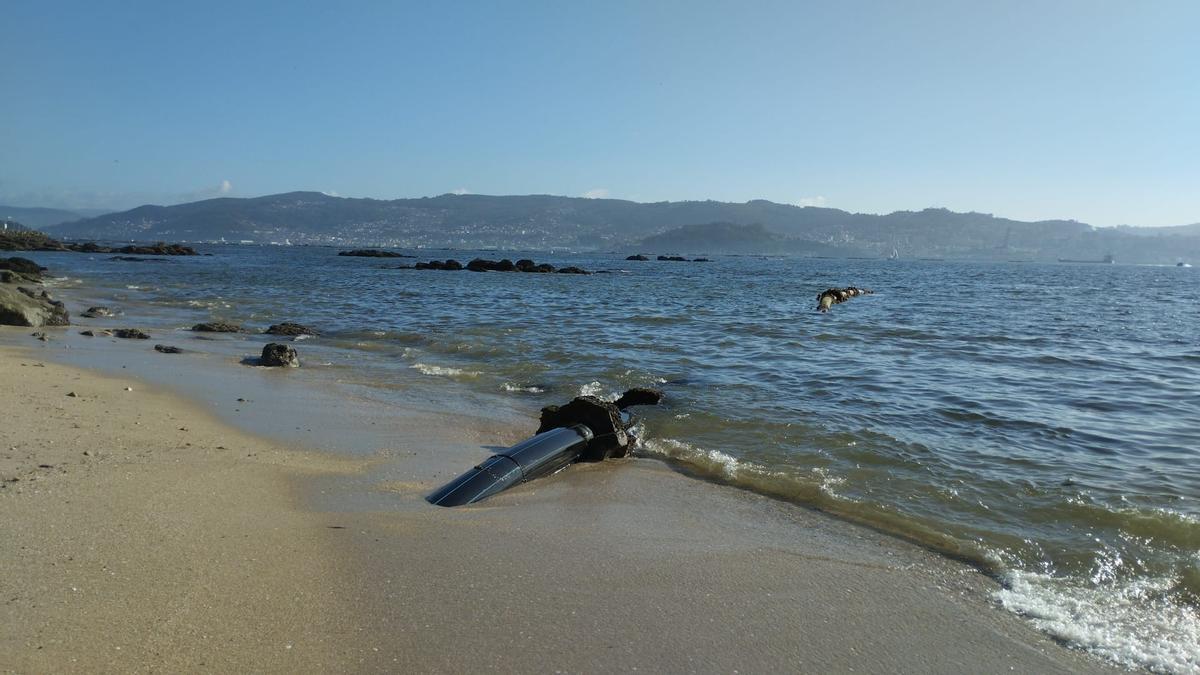 La tubería del saneamiento flotando en Tirán