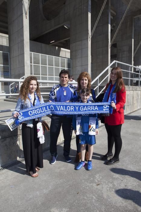 La 'Marea Azul' anima al Oviedo ante el UCAM Murcia