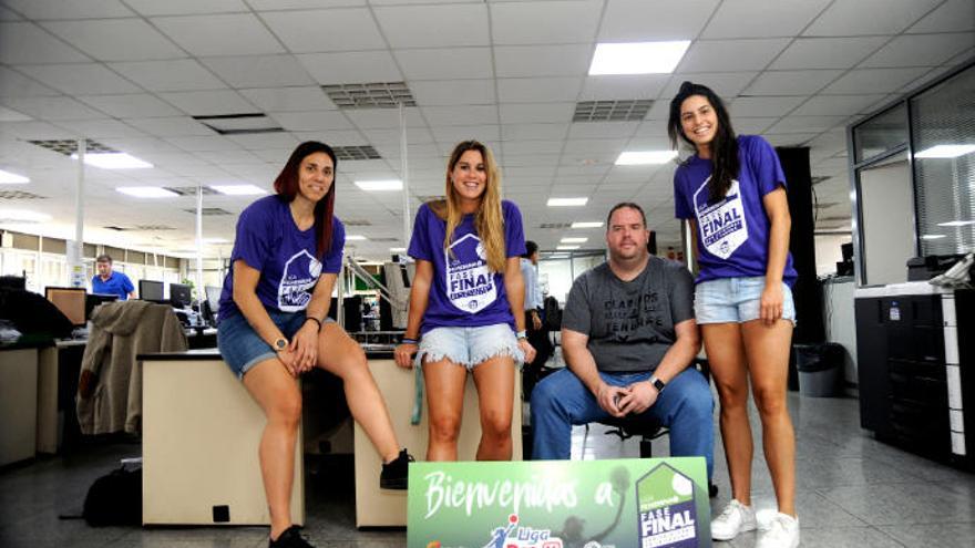 Esther Montenegro, Cristina Pedrals, el entrenador Claudio García y Berta Dalmau