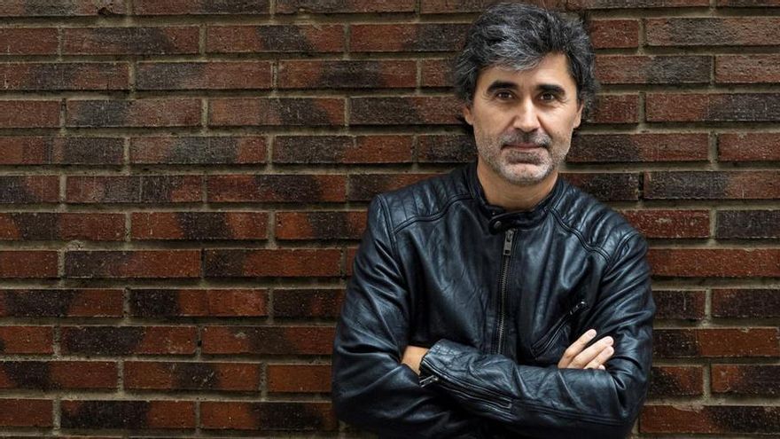 El periodista Pedro Simón presenta su última novela, &quot;Los siguientes&quot; en Zamora