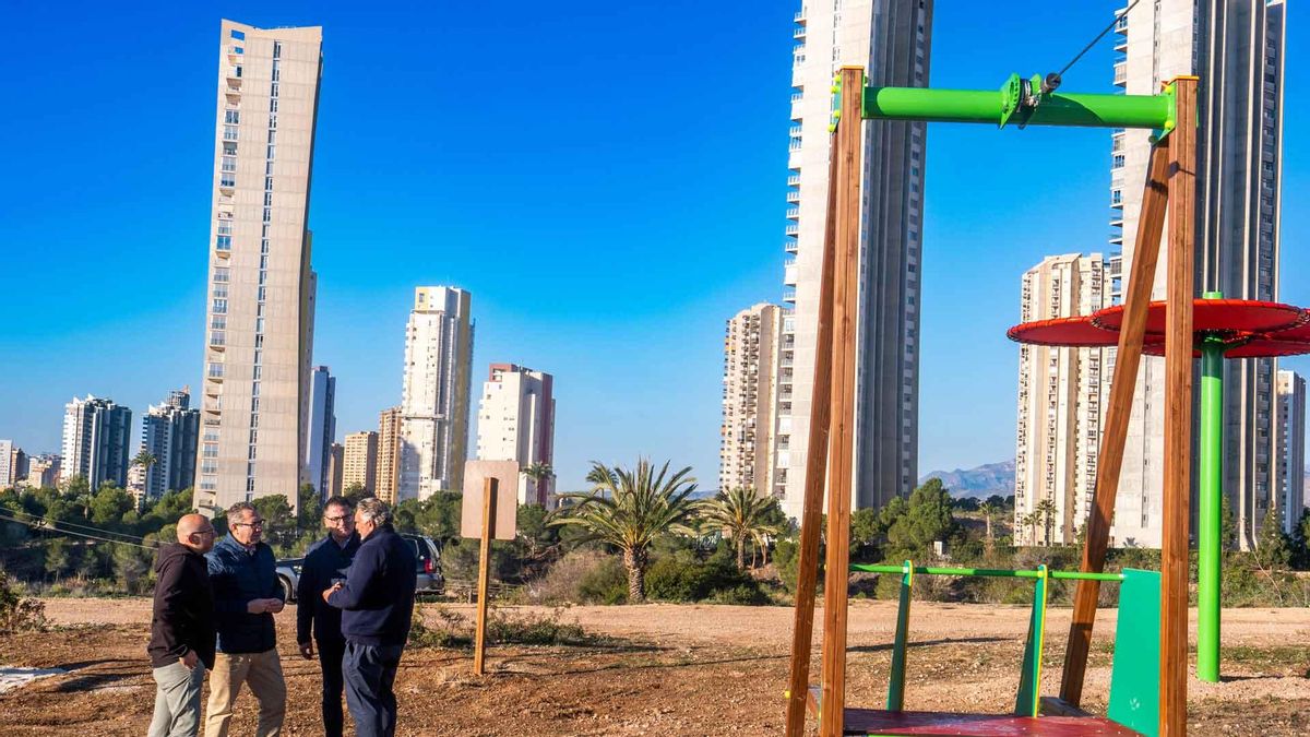 Nuevas tirolinas en el parque El Moralet de Benidorm.