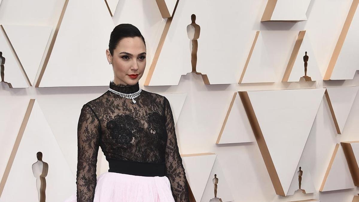 Gal Gadot, en la alfombra roja de la 92 Edición de los Oscar