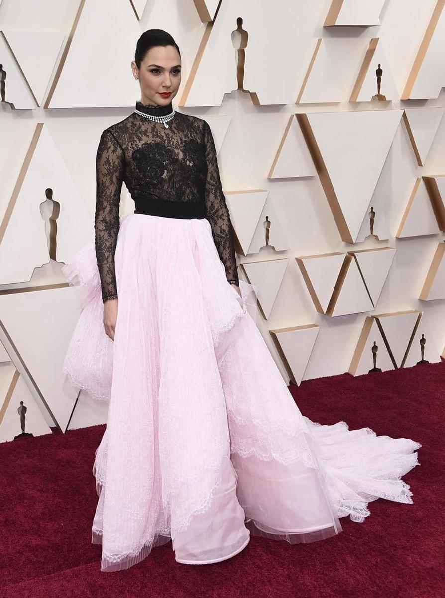 Gal Gadot, en la alfombra roja de la 92 Edición de los Oscar