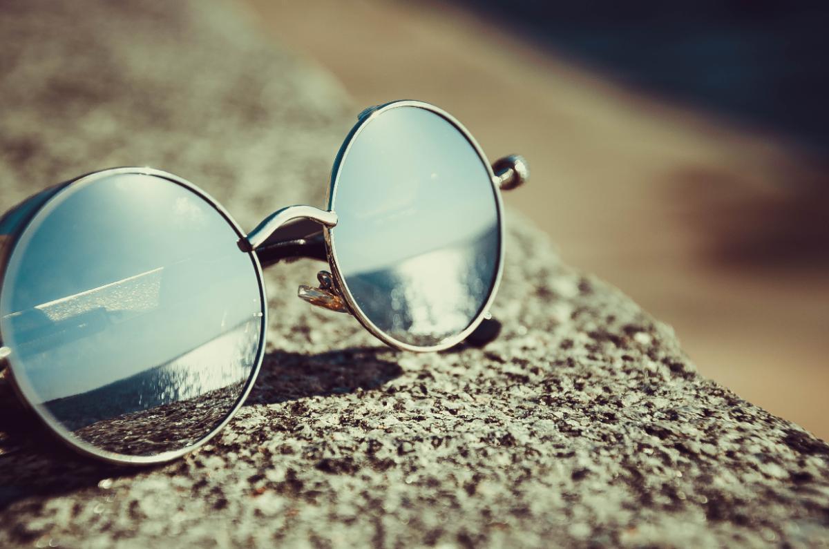 Gafas de sol prohibidas por la DGT