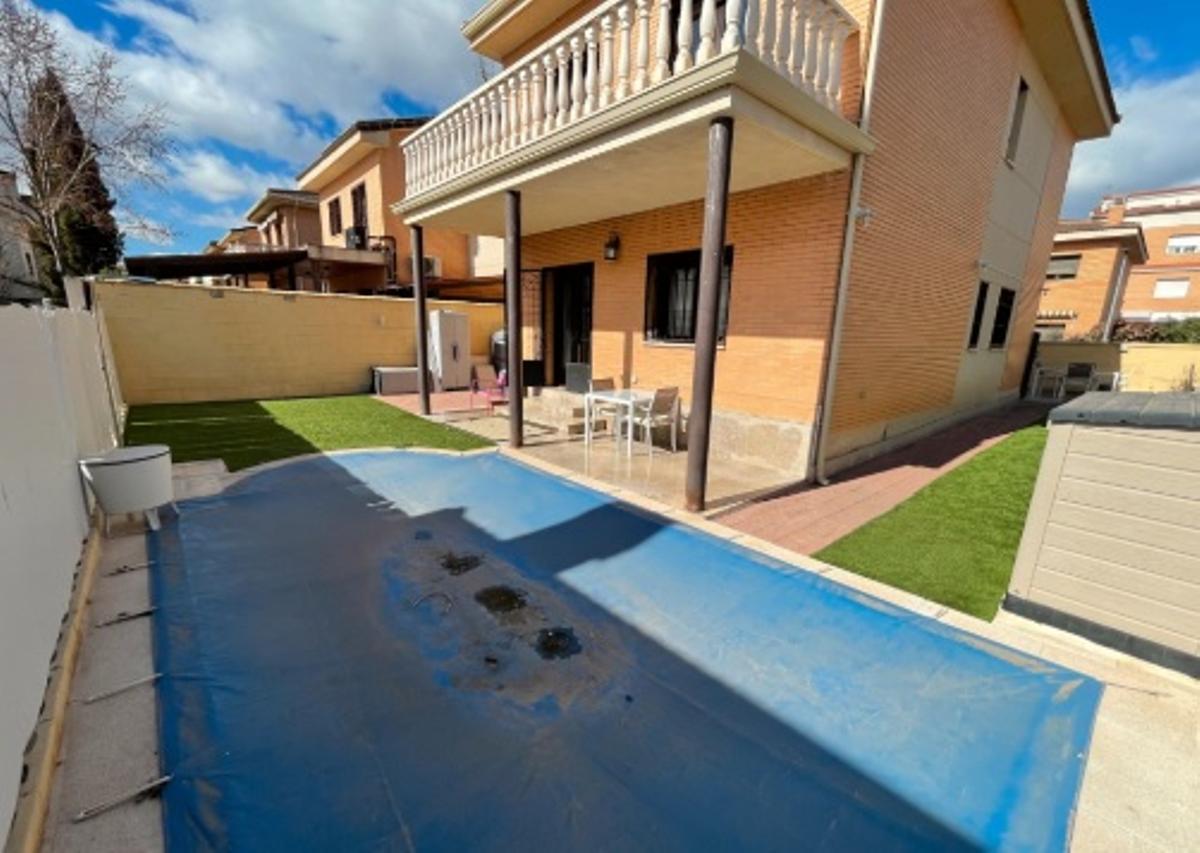 Casa con piscina en venta en Guadalajara.