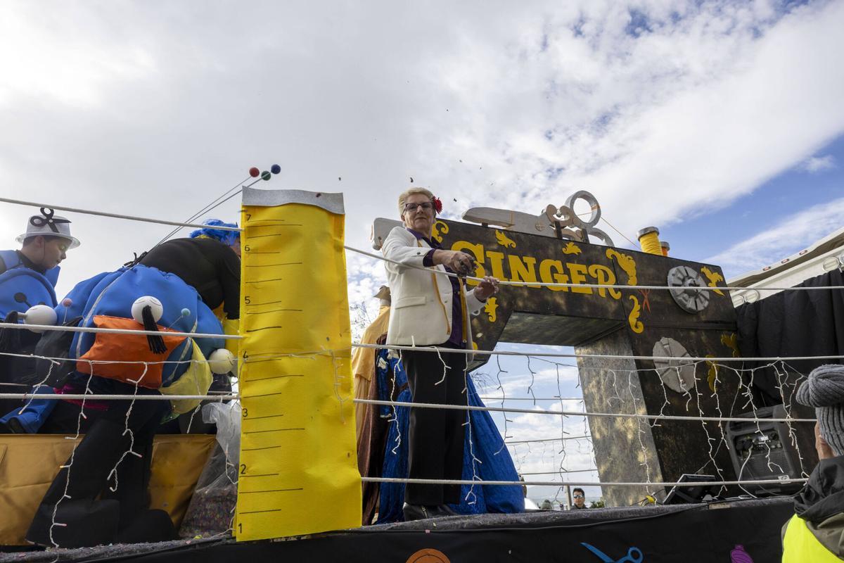 La Rua de El Arenal-Playa de Palma ha contado con variedad de comparsas con mucha inspiración y color. La Rua de El Arenal-Playa de Palma ha contado con variedad de comparsas con mucha inspiración y color.