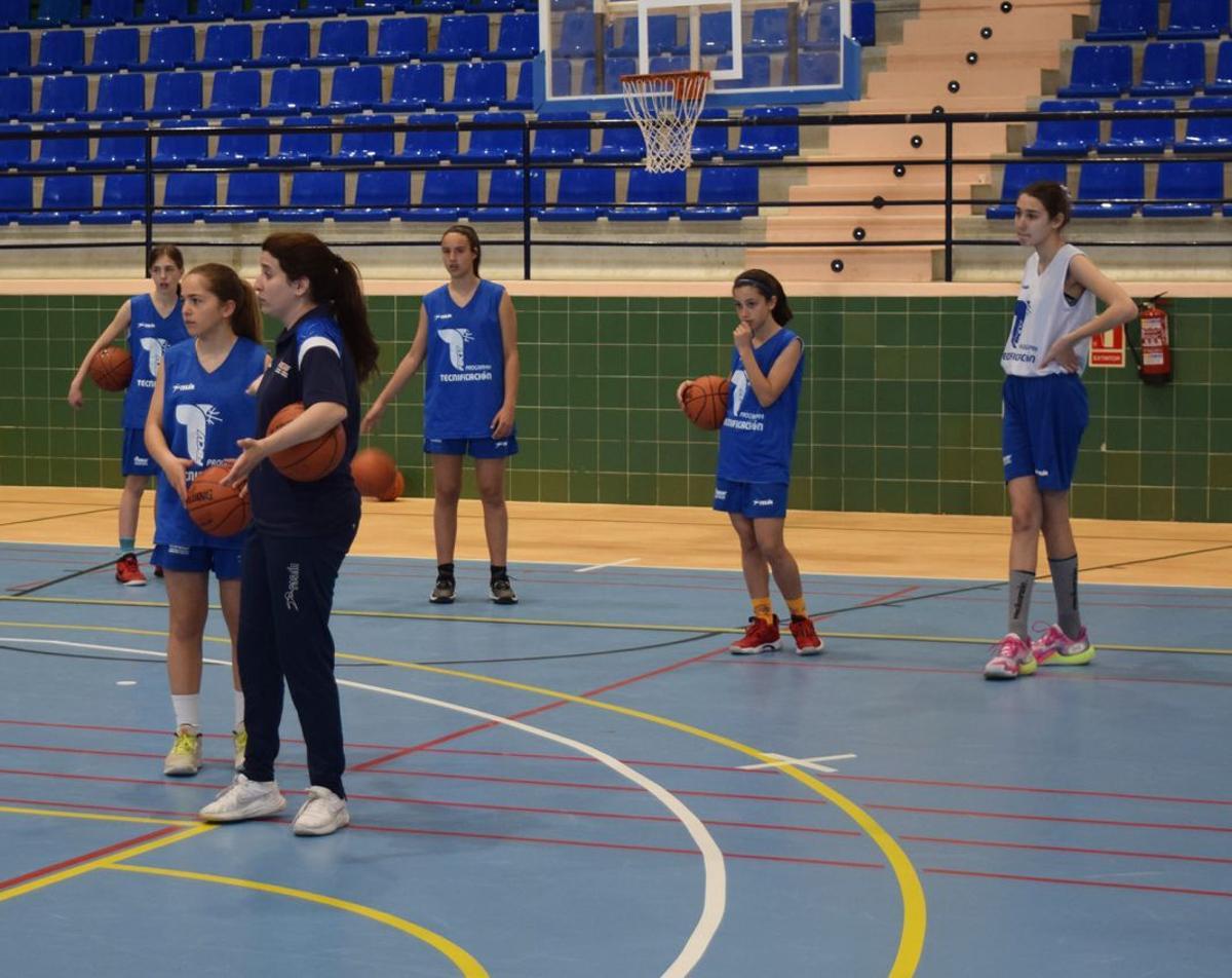 Entrenamiento de la Selección Alevín Femenina de la Comunitat Valenciana.