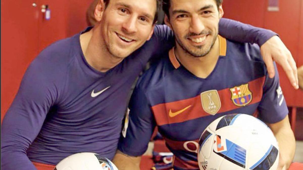 Leo Messi y Luis Suárez, felices tras el partido