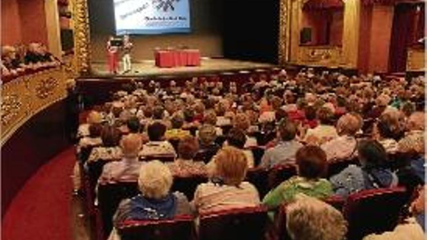 La jornada va reunir unes 400 persones al Teatre Municipal.