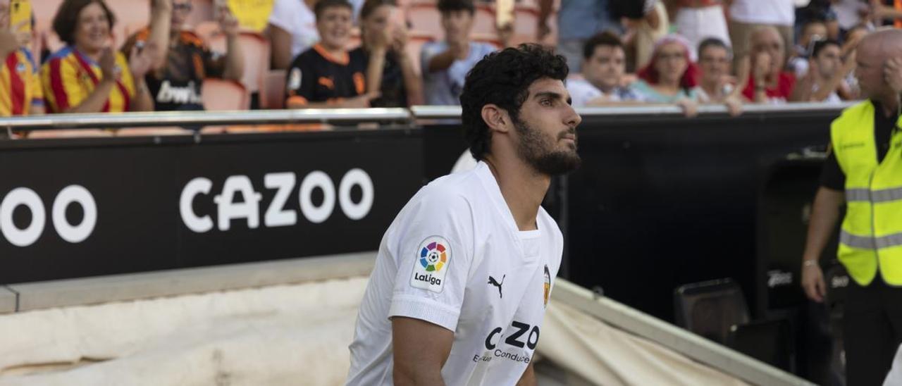 Guedes abandona el Valencia por menos dinero del que costó