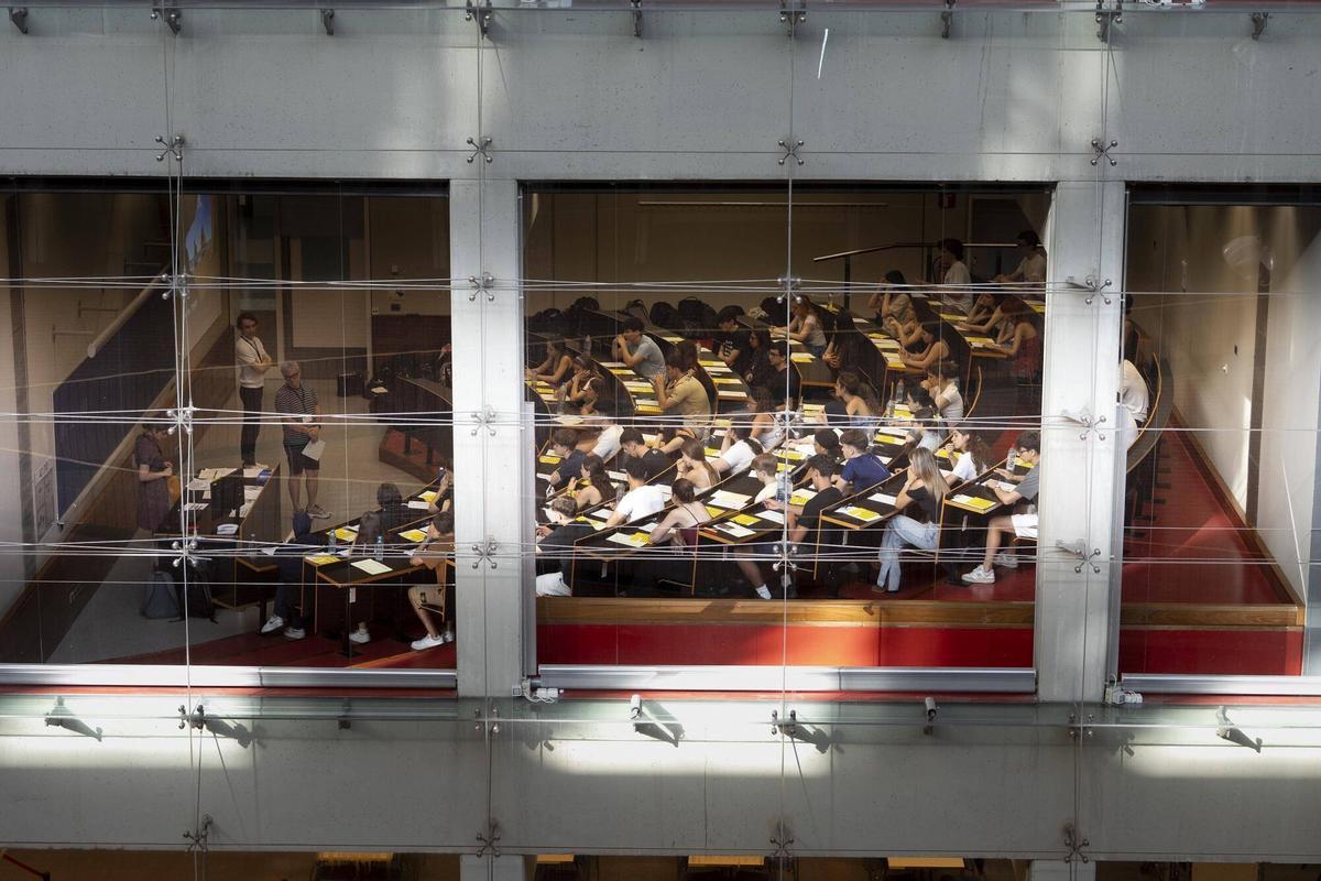 Barcelona 11/06/2025 Pruebas exámenes de acceso a la universidad selectividad PAU en la Universitat Pompeu Fabra Fotografía de Ferran Nadeu