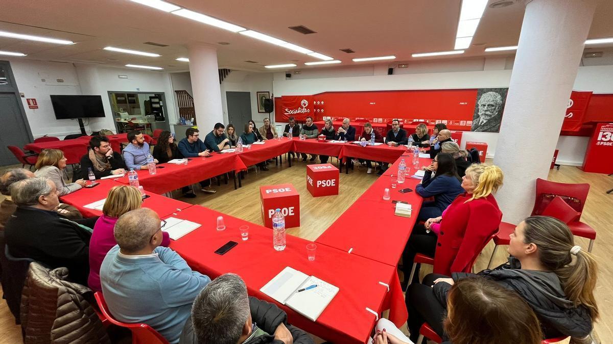 La ejecutiva del PSOE de Elche reunida este lunes para convocar la asamblea del sábado