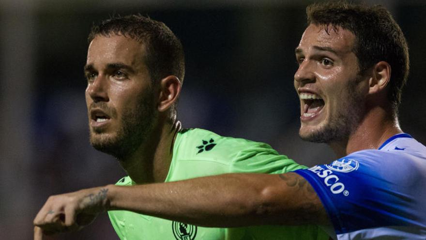 El delantero Carlos Fernández, en el derbi de El Collao