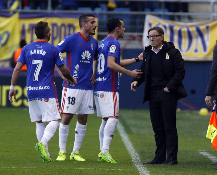 El partido entre el Cádiz y el Real Oviedo, en imágenes