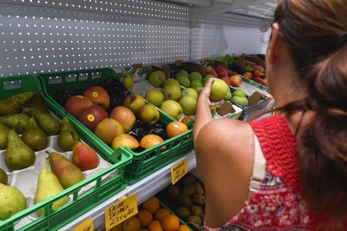 13-09-19 LAS PALMAS DE GRAN CANARIA. DISTINTAS FRUTERIAS. LAS PALMAS DE GRAN CANARIA. Reportaje fruterías. Fotos: Juan Castro.  | 13/09/2019 | Fotógrafo: Juan Carlos Castro