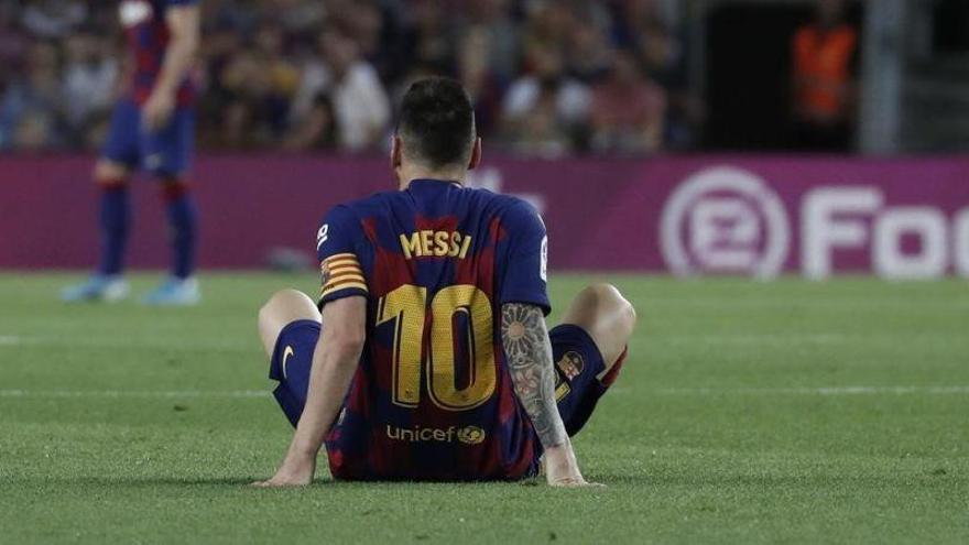 Una elongación en el aductor alarga el peor inicio de Messi en el Barça